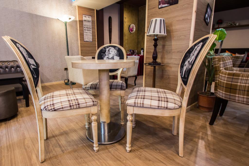 טיראנה Hotel Eagle מראה חיצוני תמונה