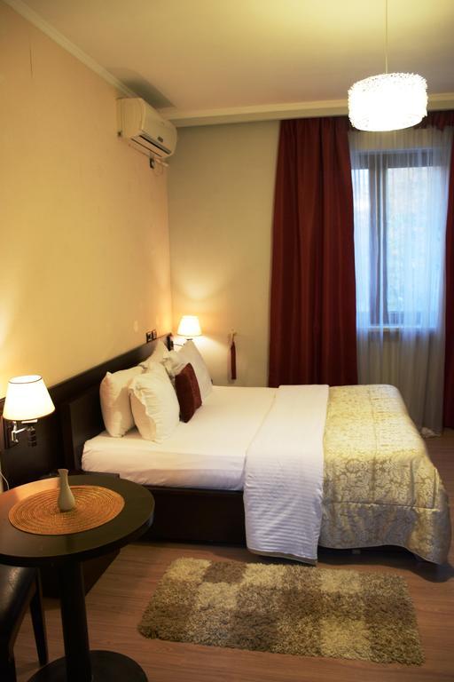 טיראנה Hotel Eagle מראה חיצוני תמונה