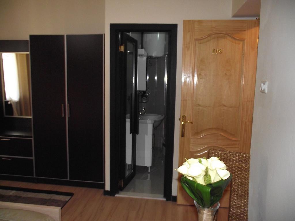 טיראנה Hotel Eagle מראה חיצוני תמונה