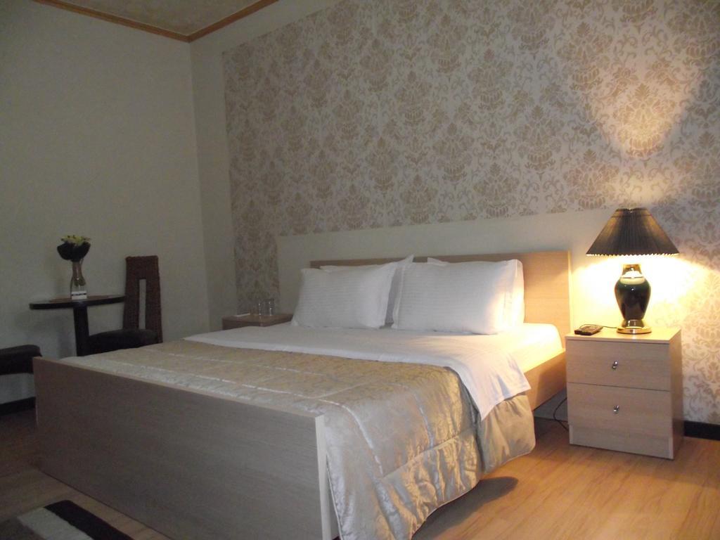 טיראנה Hotel Eagle מראה חיצוני תמונה