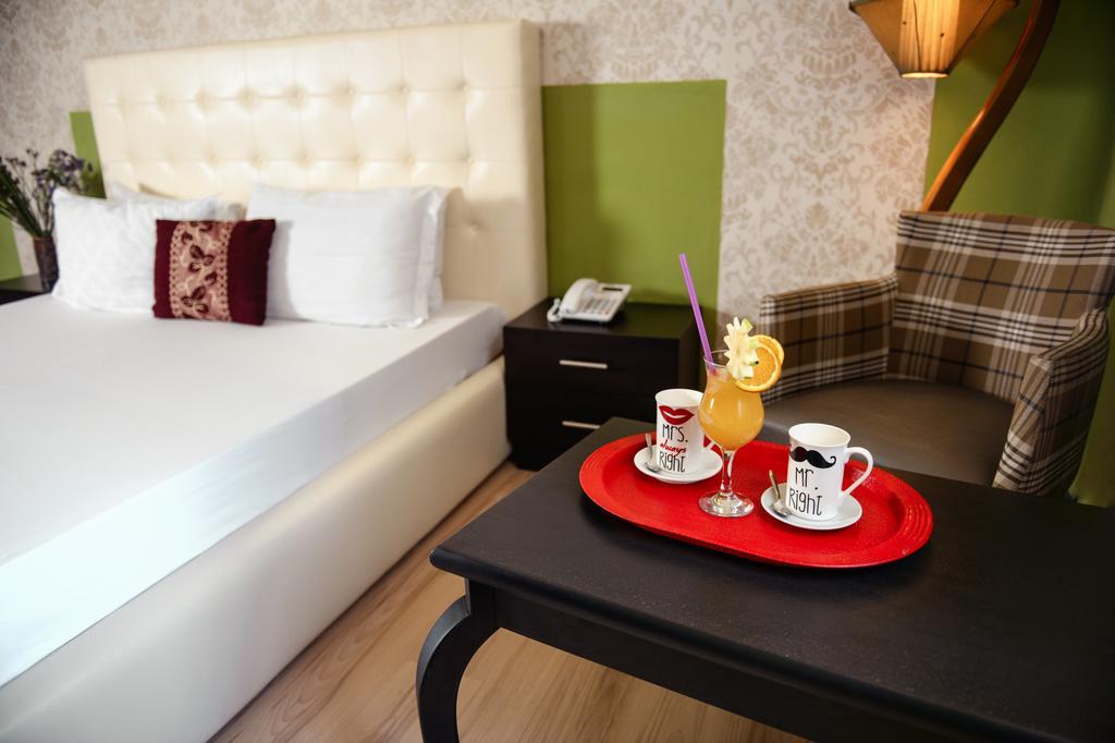 טיראנה Hotel Eagle מראה חיצוני תמונה