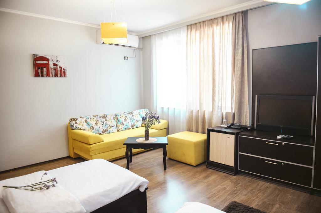 טיראנה Hotel Eagle מראה חיצוני תמונה