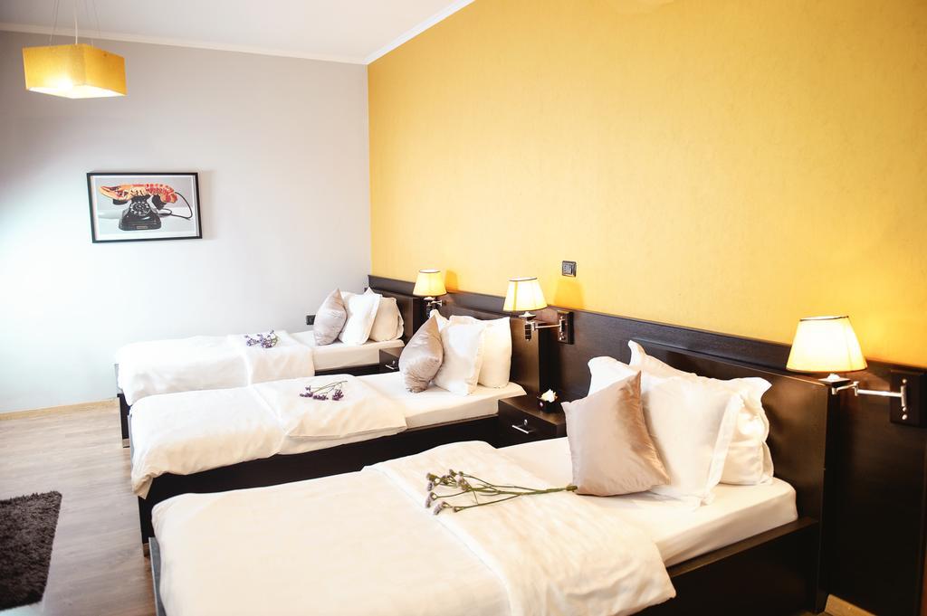 טיראנה Hotel Eagle מראה חיצוני תמונה
