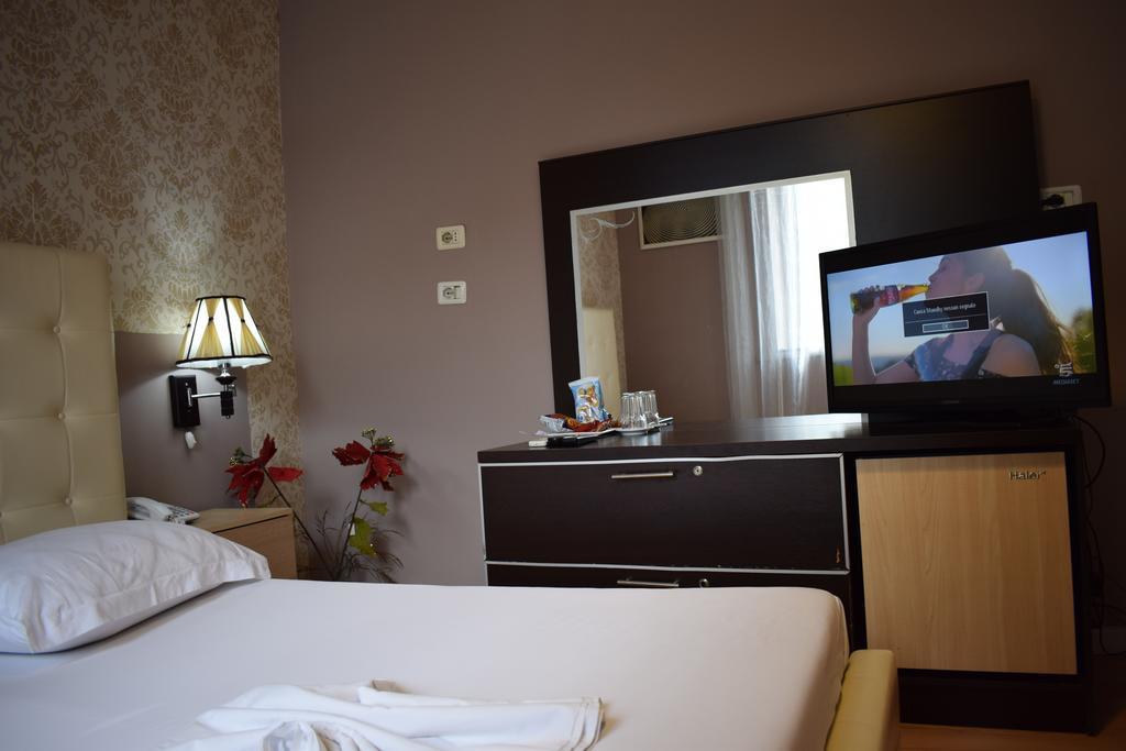 טיראנה Hotel Eagle מראה חיצוני תמונה