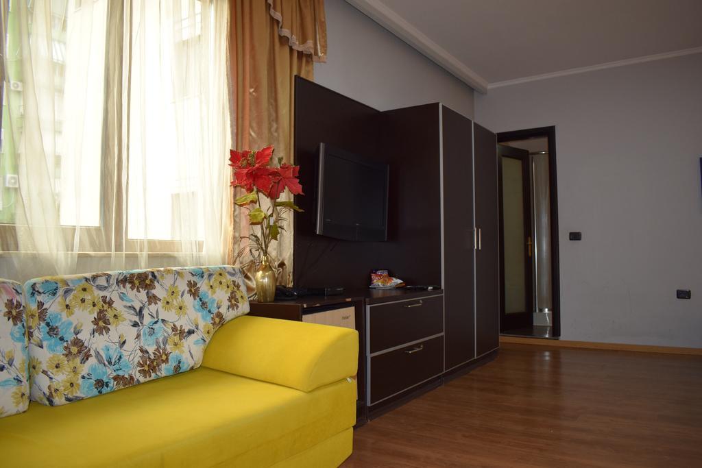 טיראנה Hotel Eagle מראה חיצוני תמונה
