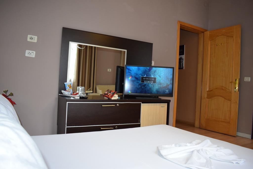 טיראנה Hotel Eagle מראה חיצוני תמונה