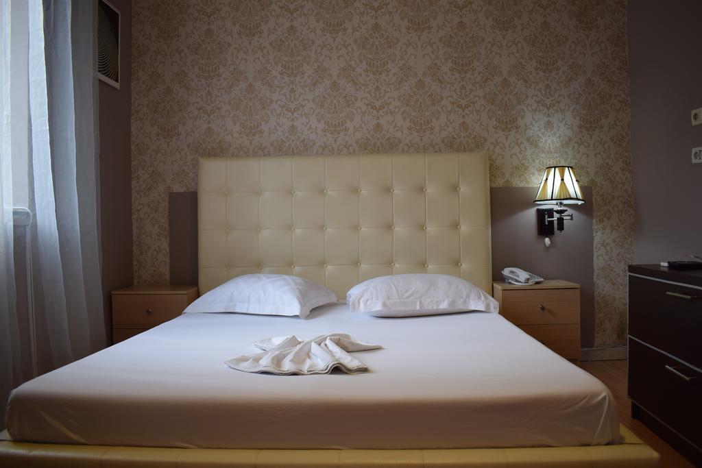 טיראנה Hotel Eagle מראה חיצוני תמונה