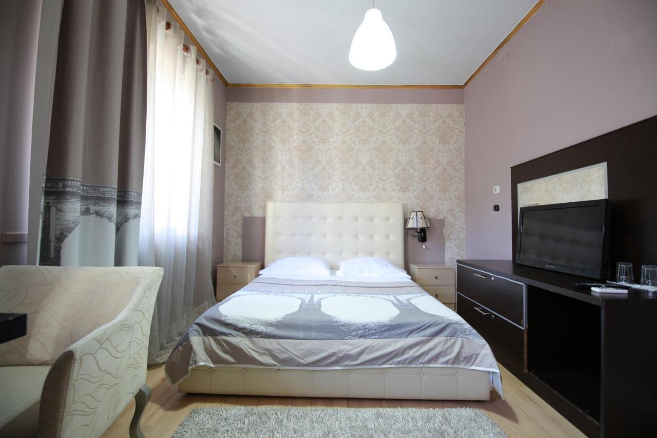 טיראנה Hotel Eagle מראה חיצוני תמונה